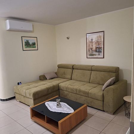 Apartman Luka Pula Exterior foto